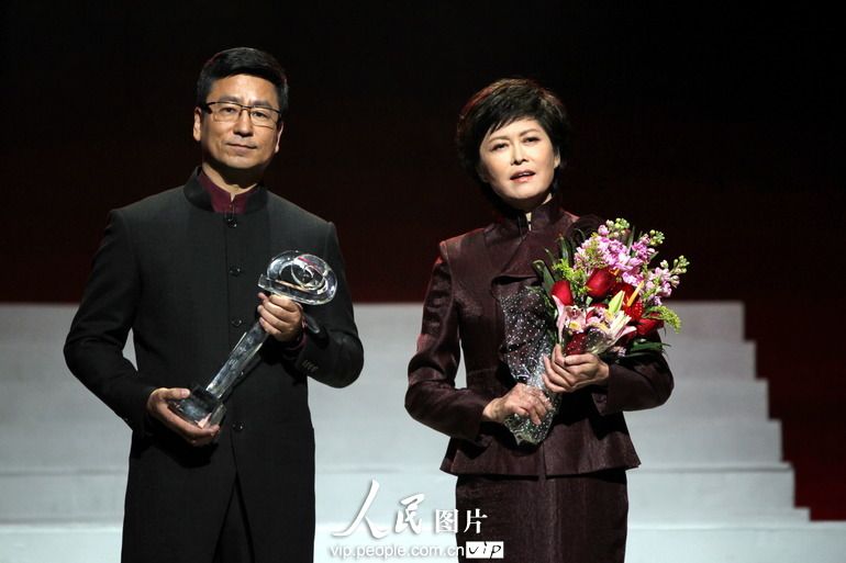 敬一丹与白岩松在《感动中国》颁奖典礼