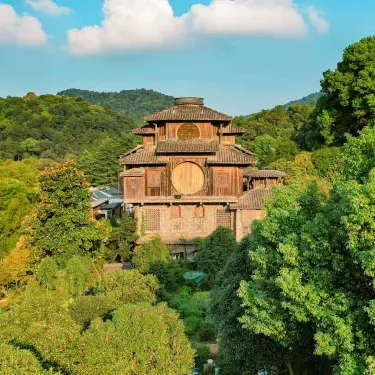 满觉陇桂花与林间小路